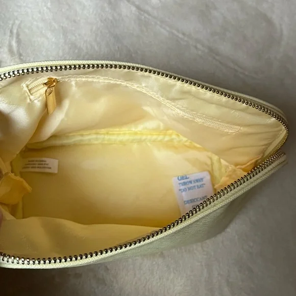 Versace Perfume/Makeup bag - Picture 4 of 4